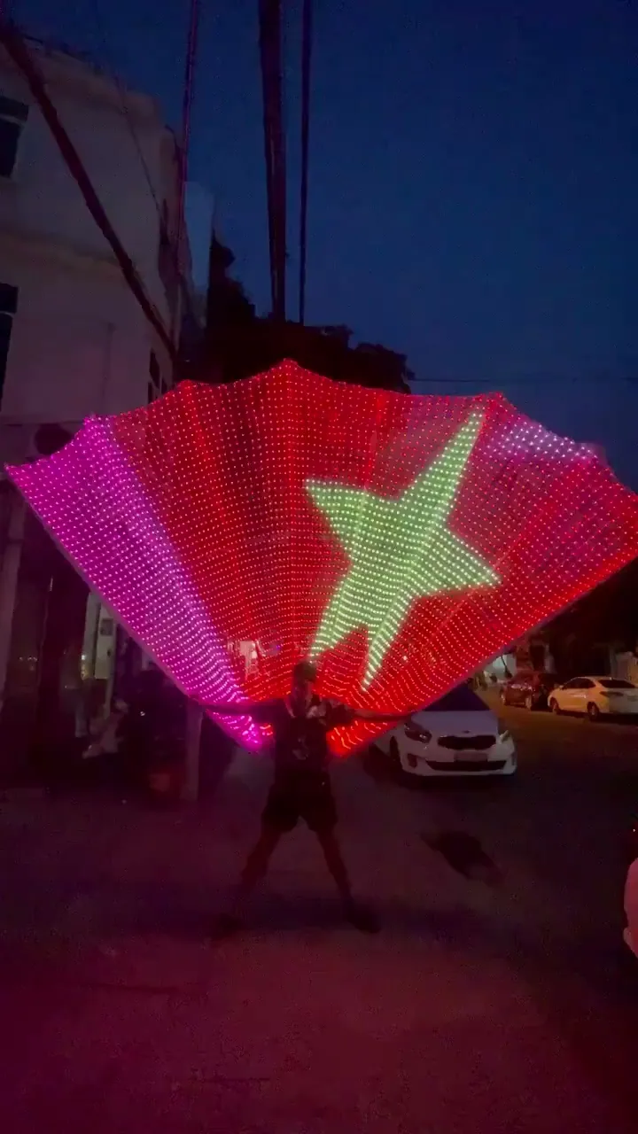 Quạt LED cỡ lớn trong đêm diễn ngoài trời