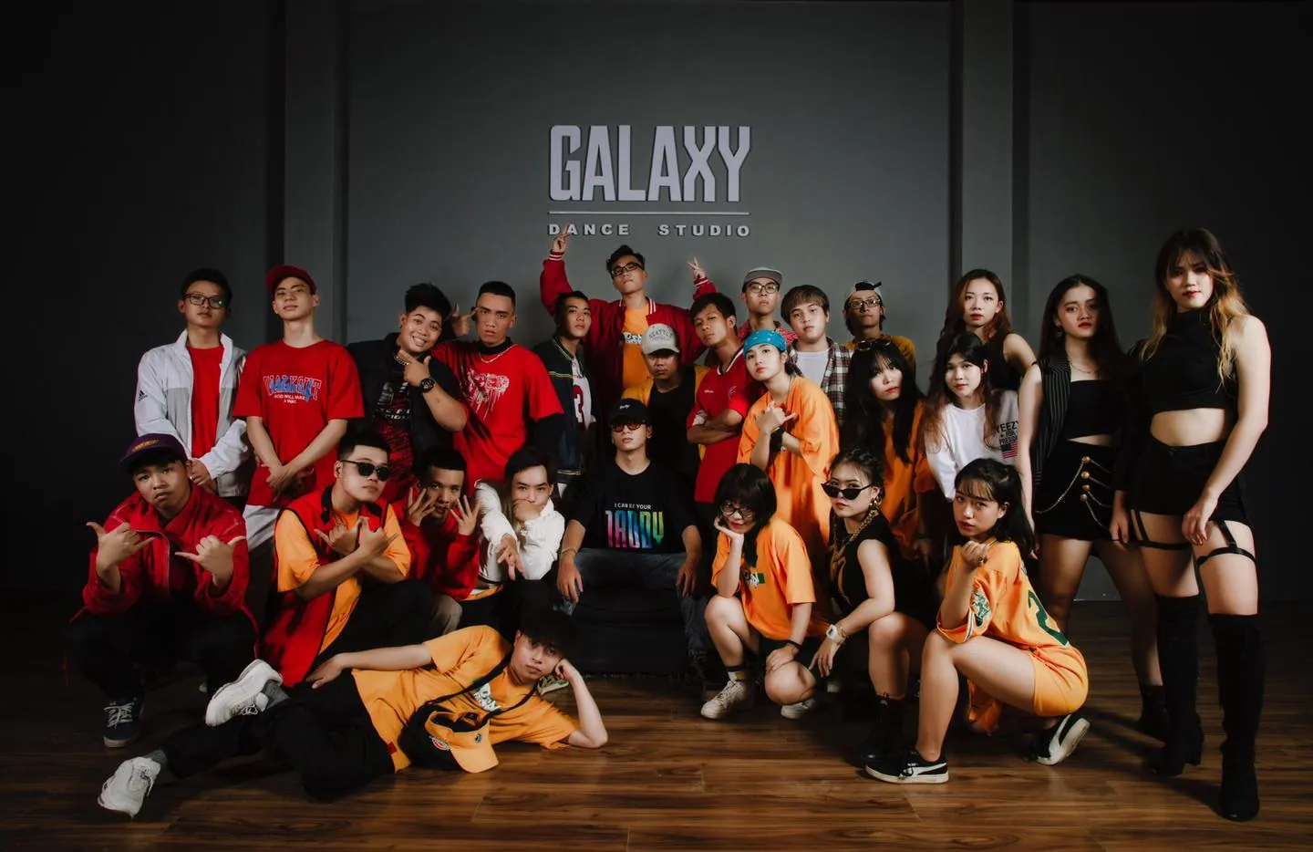 Crew trong studio Galaxy