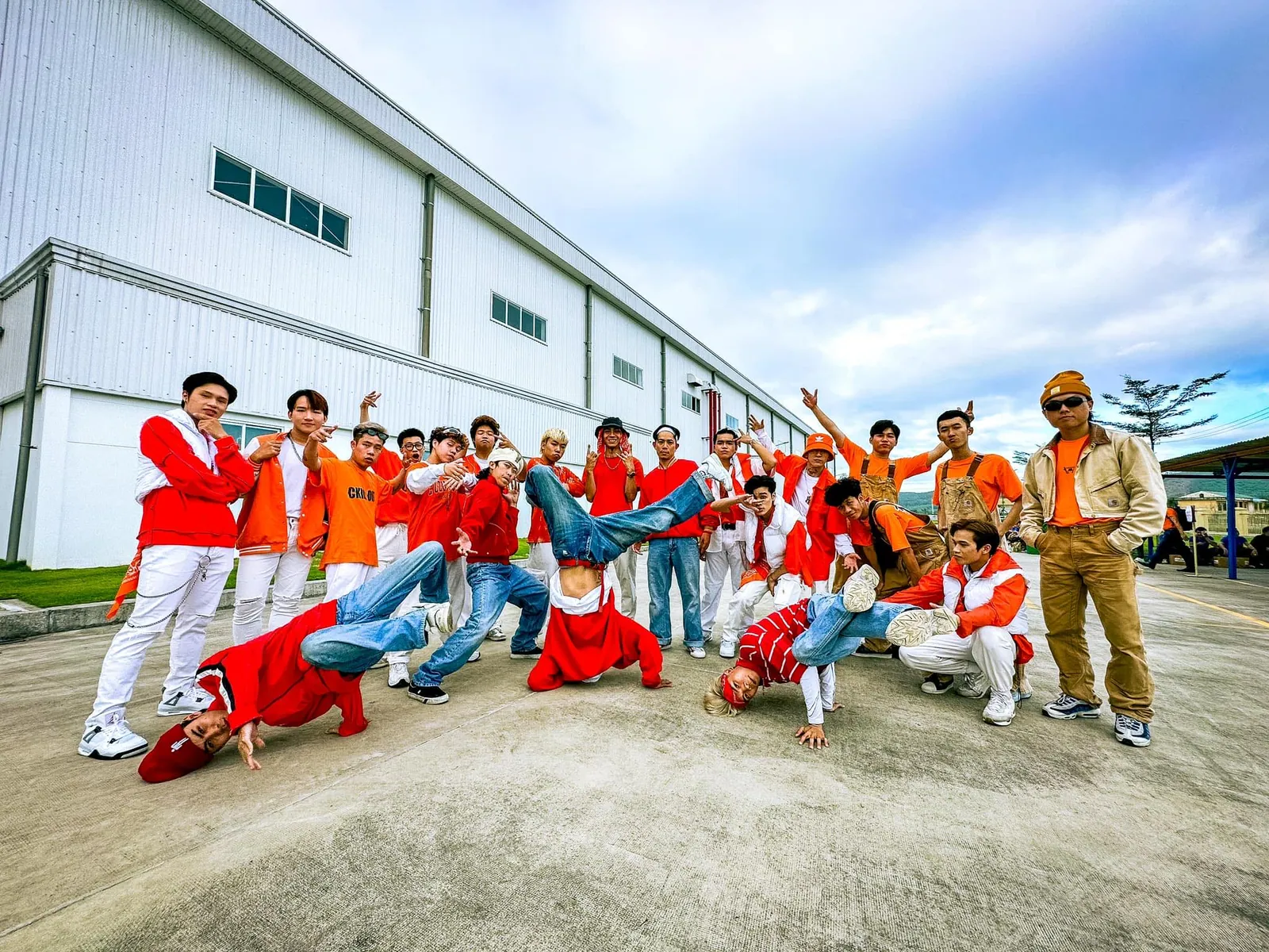 Crew Galaxy — đồng phục đỏ