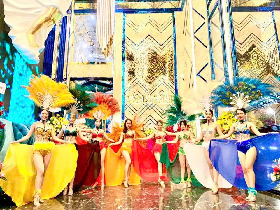 Vũ đoàn Fly — tiết mục carnival