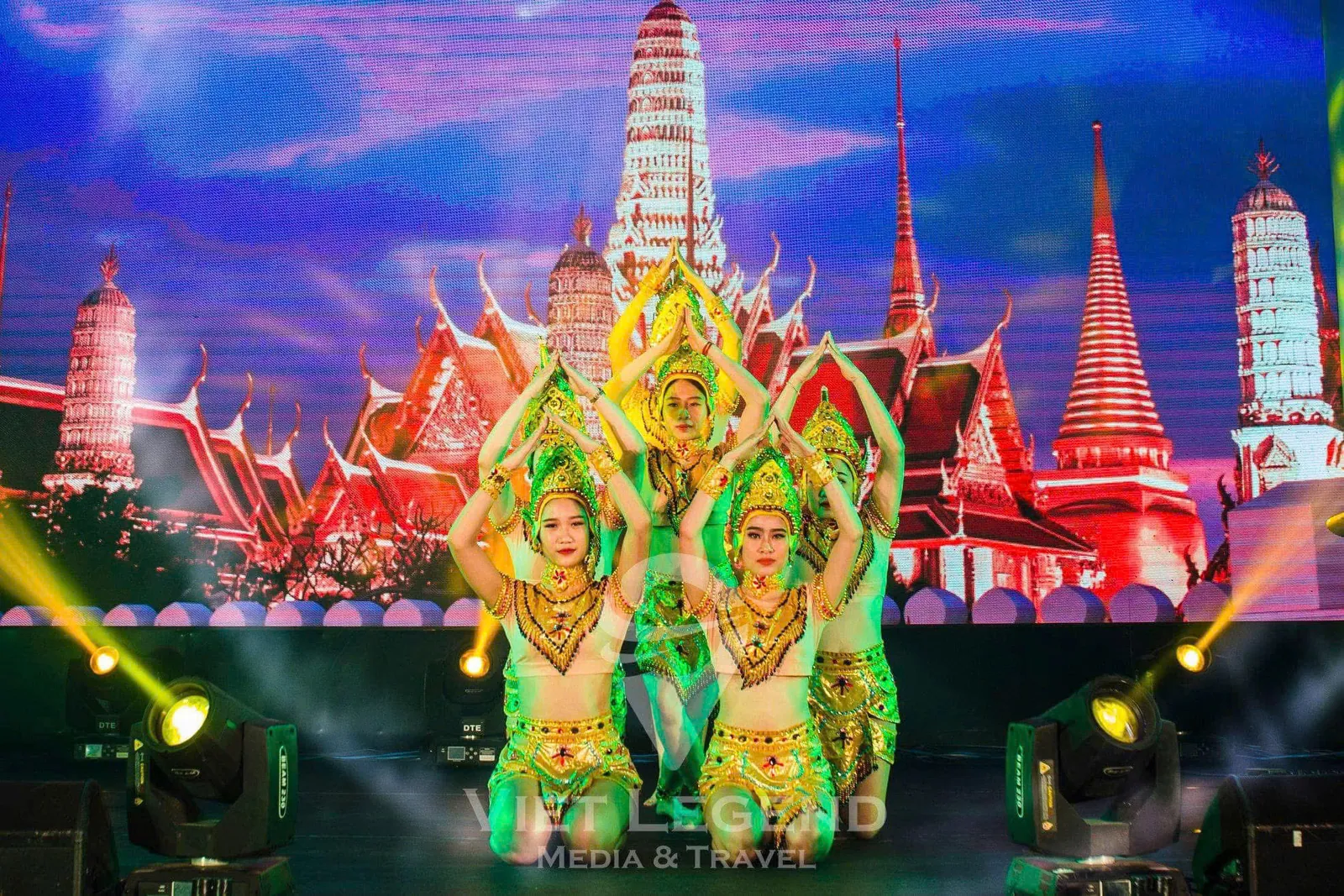 Tiết mục Chăm trên sân khấu hội nghị
