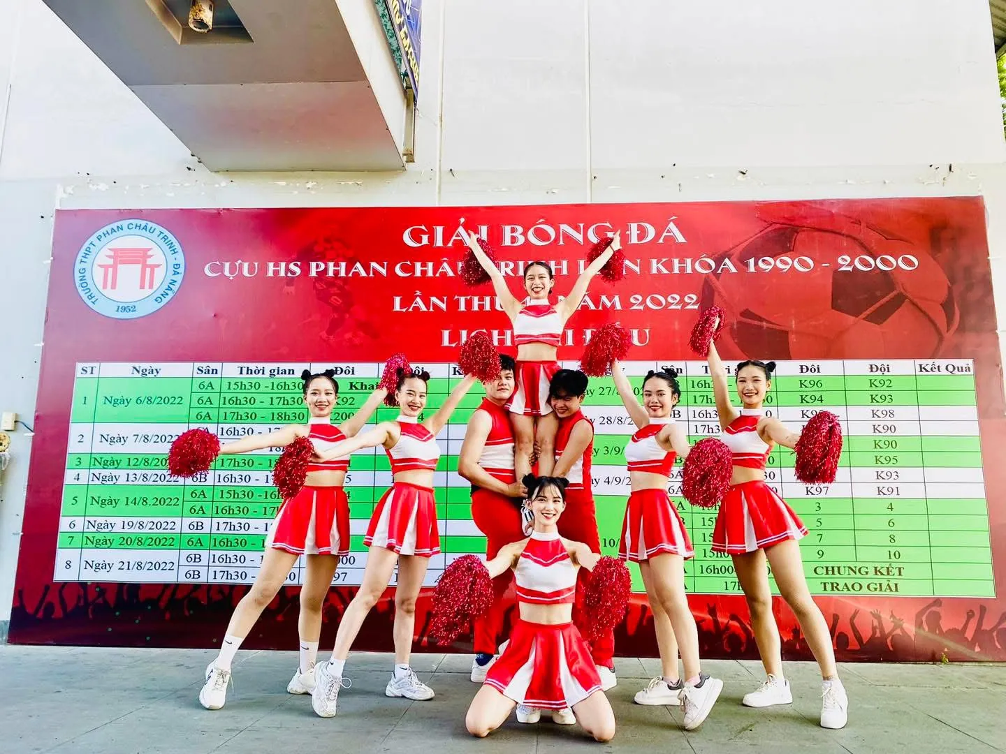 Đội cổ động cho giải bóng đá doanh nghiệp