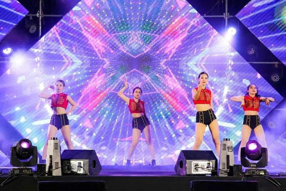 Dance sân khấu trên nền LED