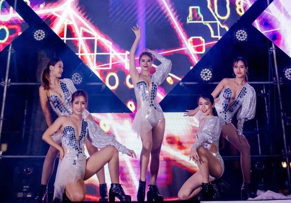 Dance sân khấu trên nền LED