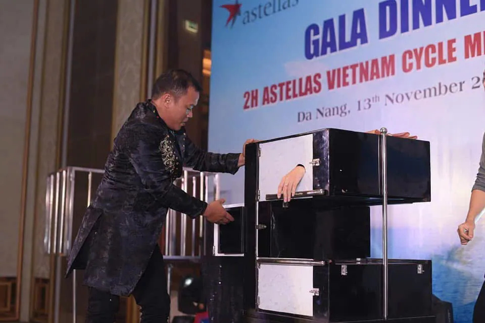 Magic show tại Gala Dinner Astellas Vietnam