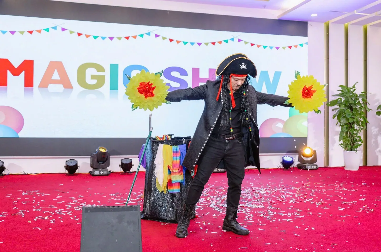 Magic show tương tác với trẻ em