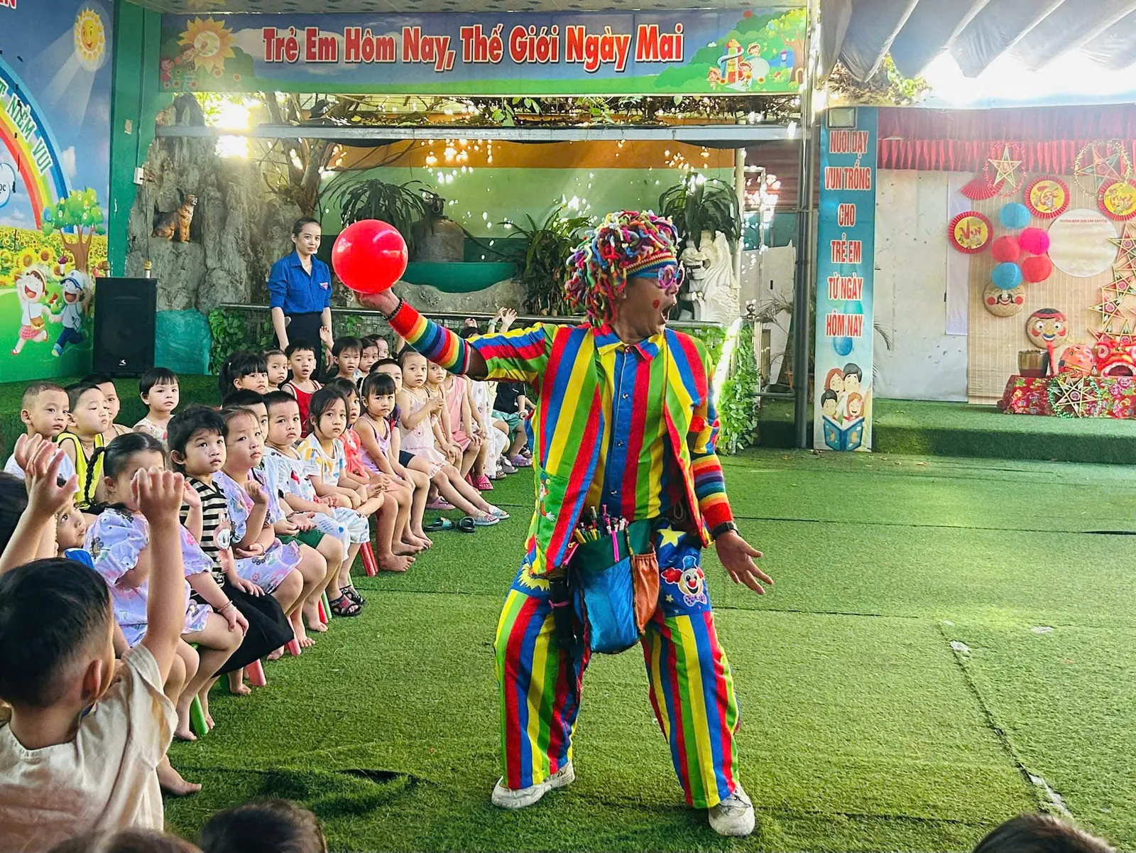 Hoạt náo tại trường mầm non